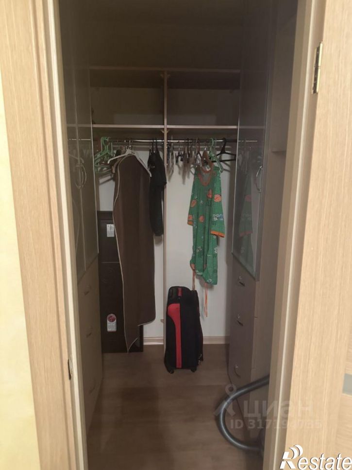 3-комн квартира улица Кантемирова, 23,  д. 23