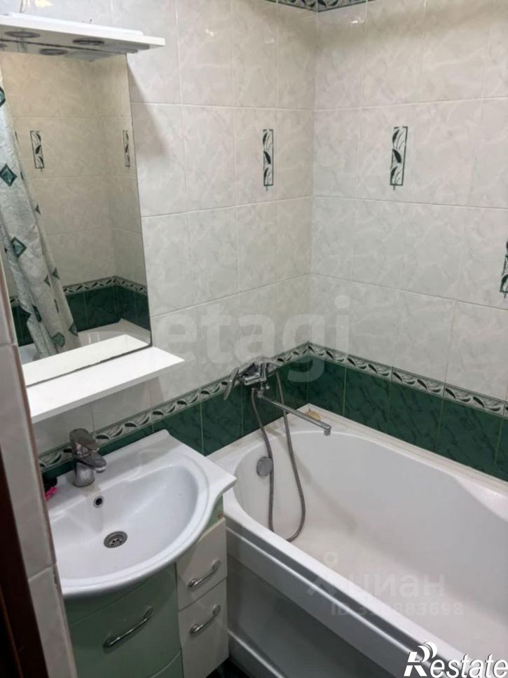 4-комн квартира улица Калинина, 110/4,  д. 110/4