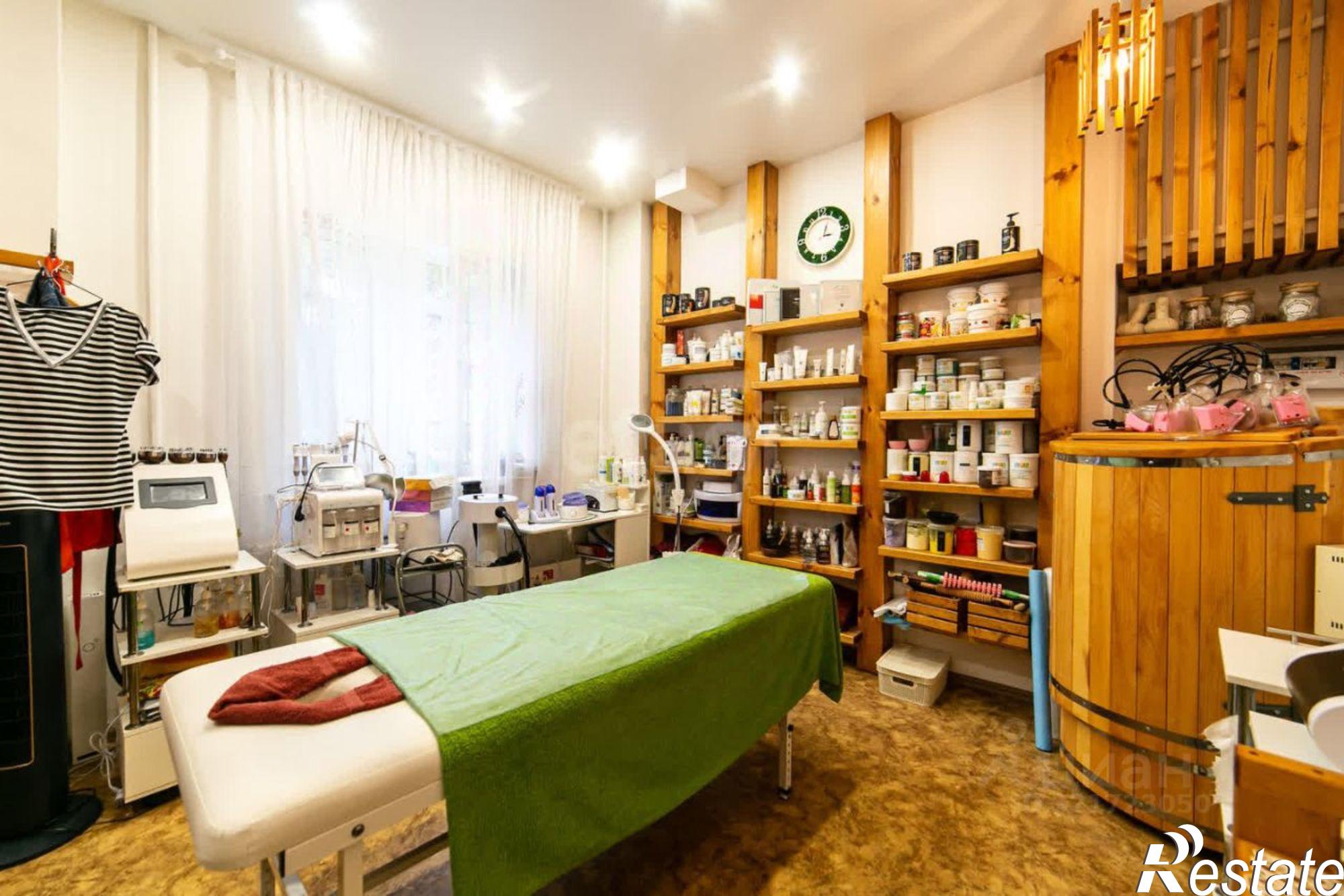 Купить офис, помещение под офис за 5 127 710 рублей на Театральная улица, 44