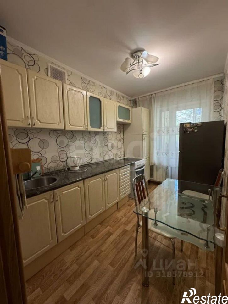 3-комн квартира улица Кантемирова, 20/4,  д. 20/4