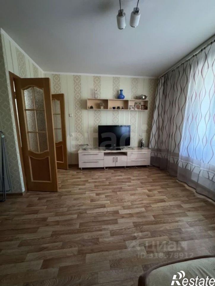 3-комн квартира улица Кантемирова, 20/4,  д. 20/4