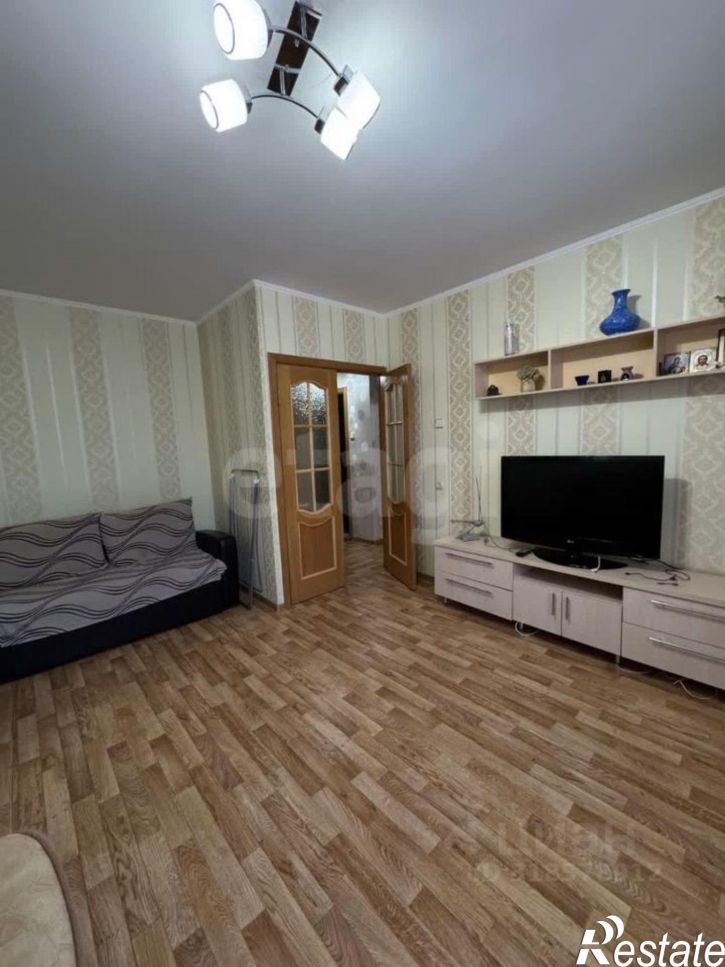 3-комн квартира улица Кантемирова, 20/4,  д. 20/4