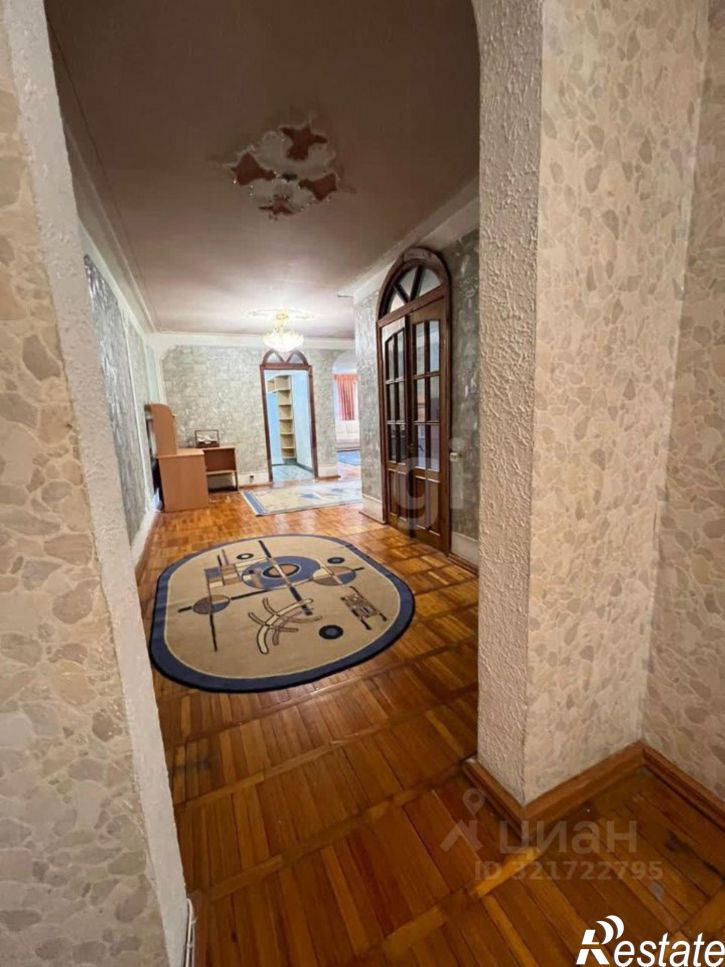 4-комн квартира улица Горького, 136,  д. 136