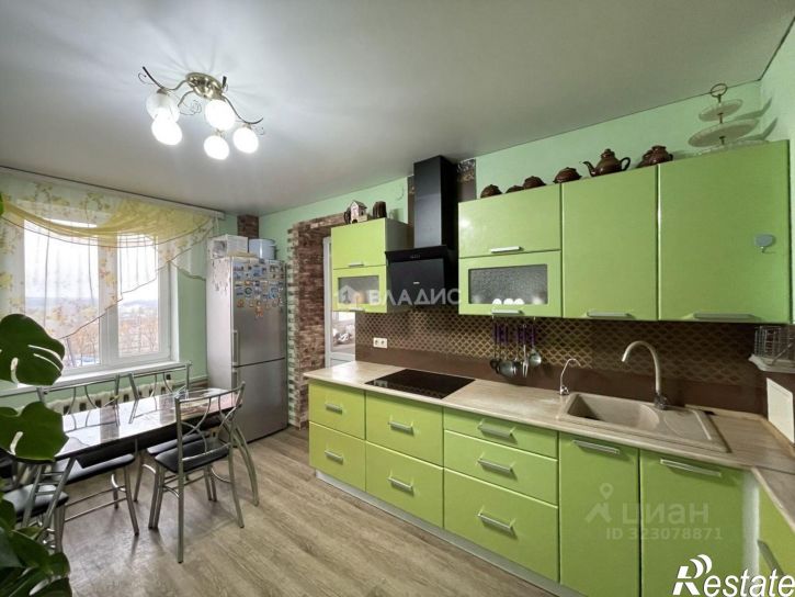 3-комн квартира улица Комарова, 25,  д. 25