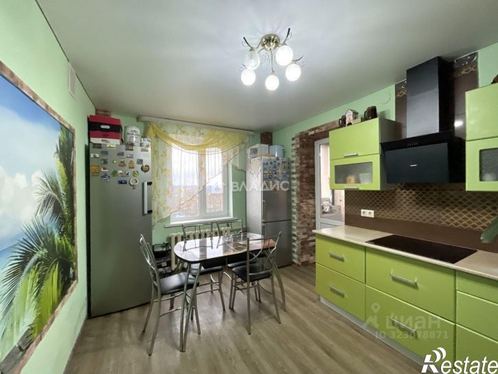 3-комн квартира улица Комарова, 25,  д. 25