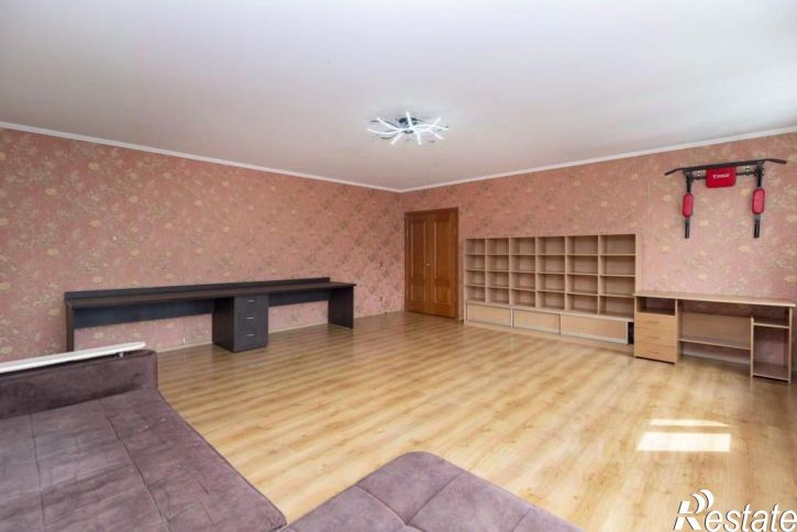 4-комн квартира улица Горького, 136,  д. 136