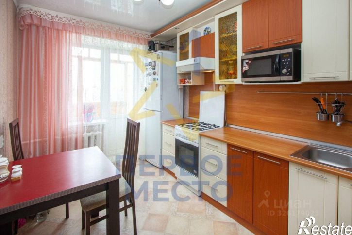 3-комн квартира улица Седова, 118,  д. 118