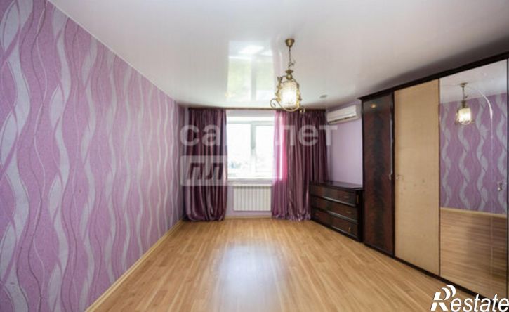 4-комн квартира улица Калинина, 142,  д. 142