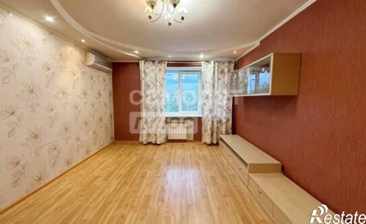 4-комн квартира улица Калинина, 142/2,  д. 142/2