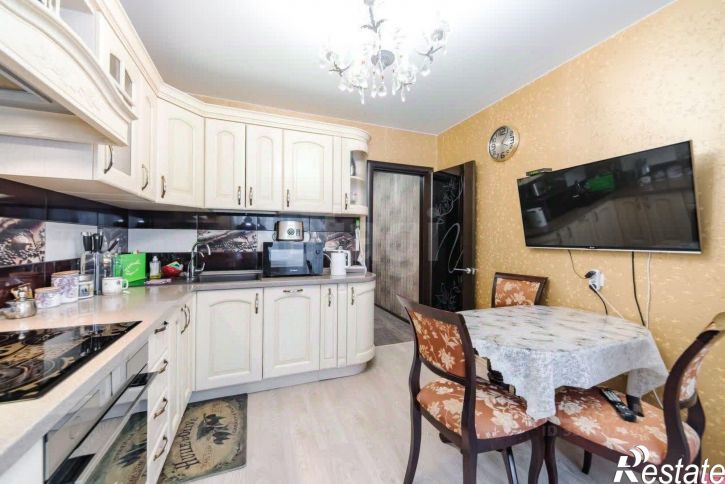 3-комн квартира улица Кантемирова, 23/2,  д. 23/2