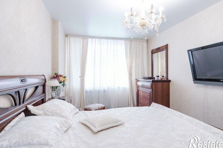 3-комн квартира улица Кантемирова, 23/2,  д. 23/2