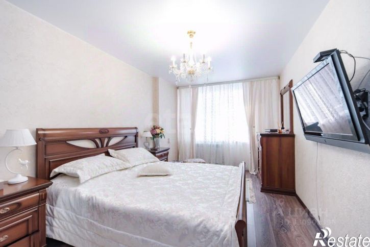 3-комн квартира улица Кантемирова, 23/2,  д. 23/2