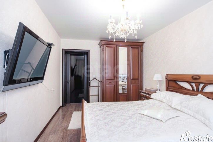 3-комн квартира улица Кантемирова, 23/2,  д. 23/2