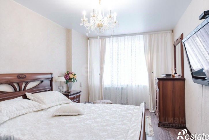 3-комн квартира улица Кантемирова, 23/2,  д. 23/2